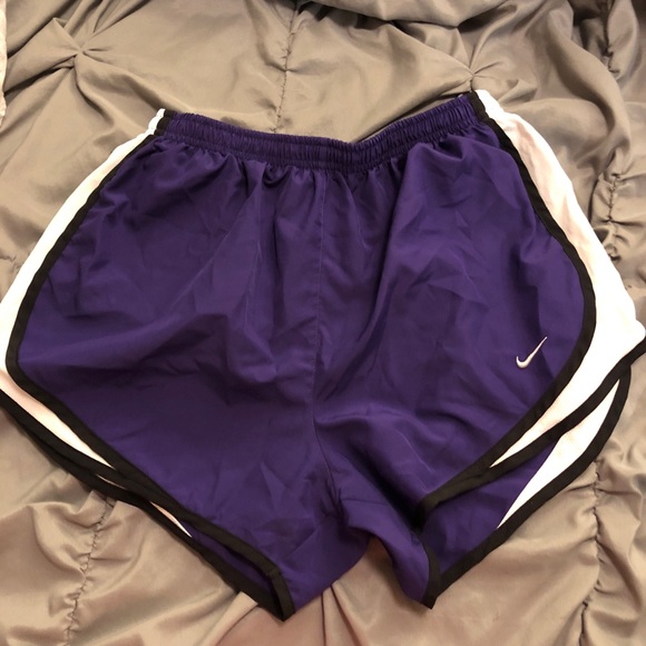 Nike Women’s Dry Fit Shorts - Picture 3 of 5